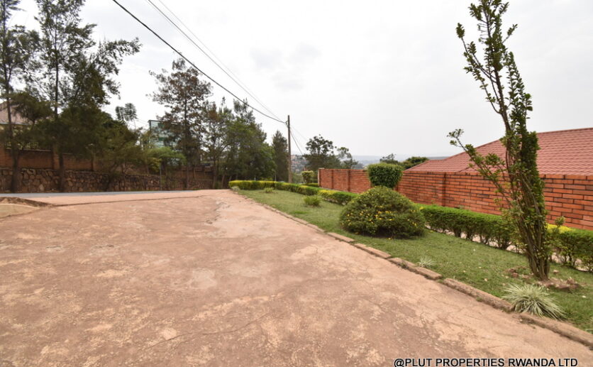 Big House for sale in Kibagabaga plut properties (6)
