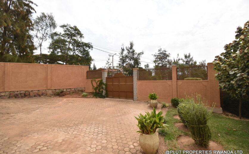 Big House for sale in Kibagabaga plut properties (9)
