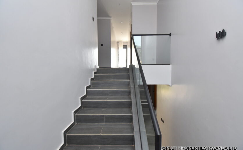 Rebero big house for rent plut properties (11)