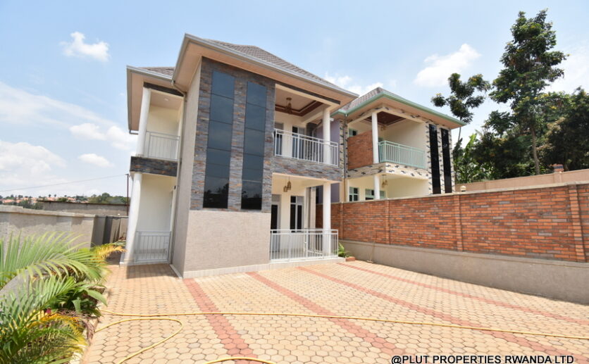 Unfurnished 2 storey house for rent in Kagugu plut properties (10)