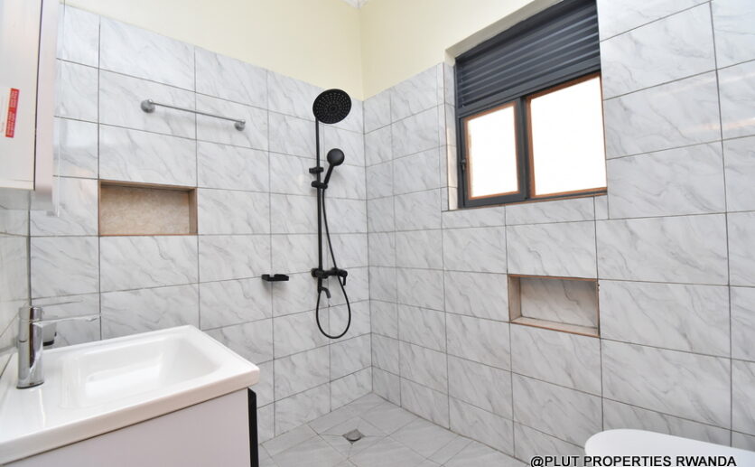 5 bedroom house in Kibagabaga Kigali plut properties (1)