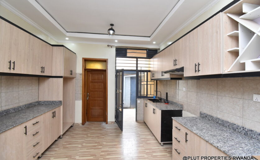 5 bedroom house in Kibagabaga Kigali plut properties (12)