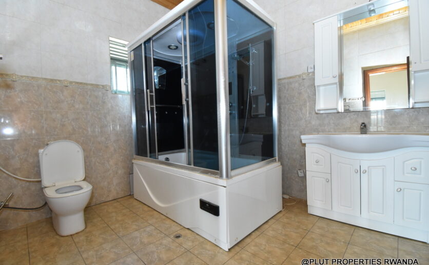 Big 8 bedroom house for rent plut properties (12)