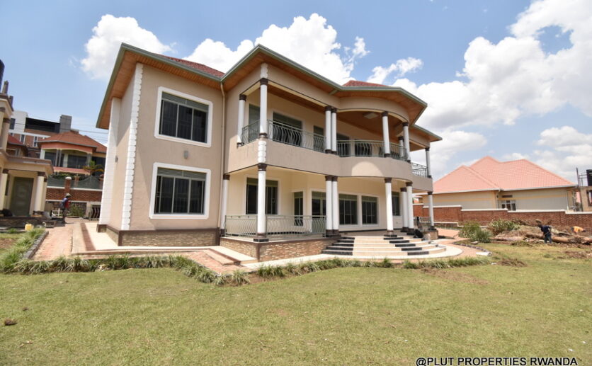 Big 8 bedroom house for rent plut properties (16)