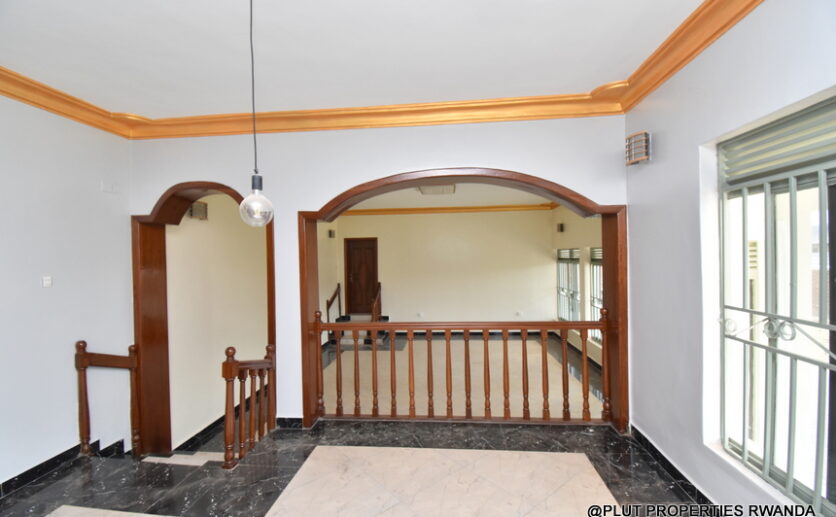 Big 8 bedroom house for rent plut properties (3)