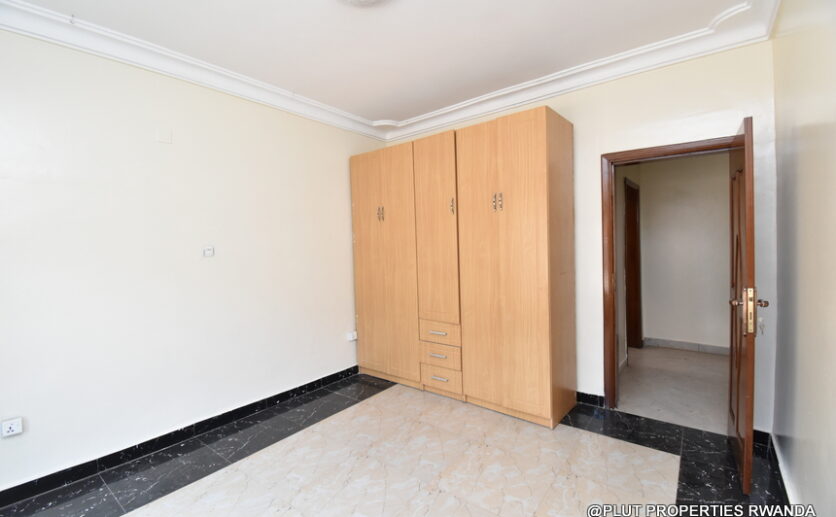 Big 8 bedroom house for rent plut properties (9)