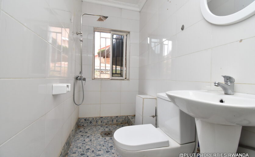 Big family house for rent in Gacuriro plut properties (11)