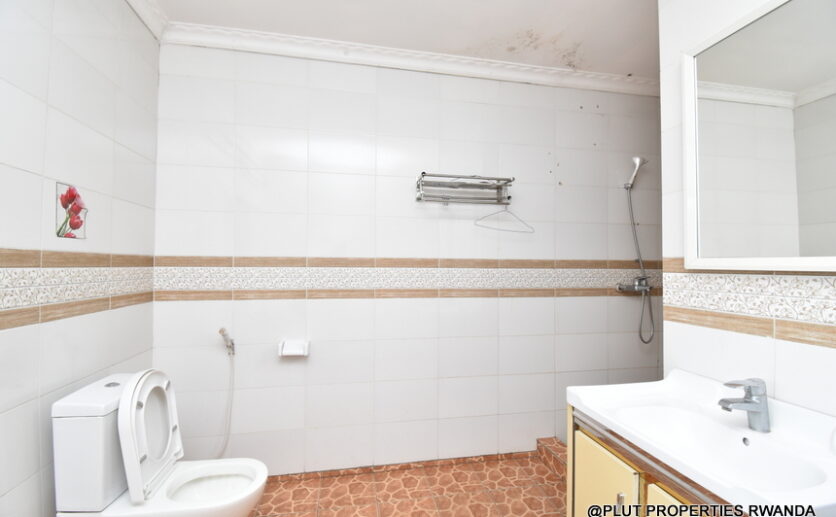 Big family house for rent in Gacuriro plut properties (9)