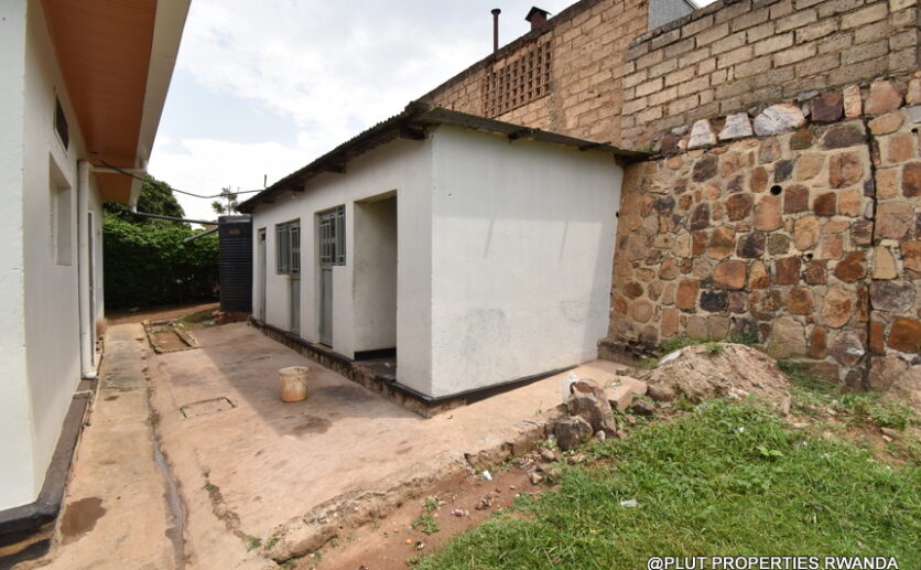Big plot for sale in Kibagabaga plut properties (3)