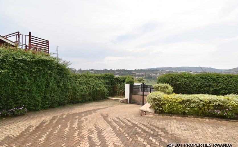 Big plot for sale in Kibagabaga plut properties (4)