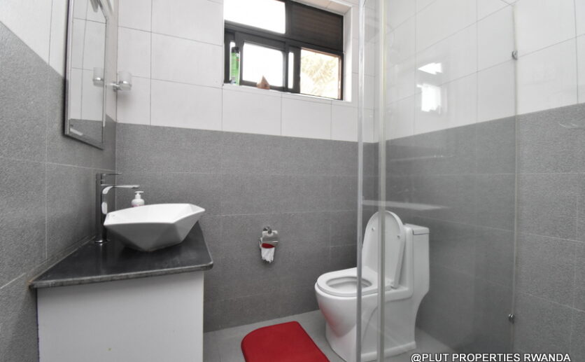 big beautiful house for rent in Kibagabaga plut properties (10)
