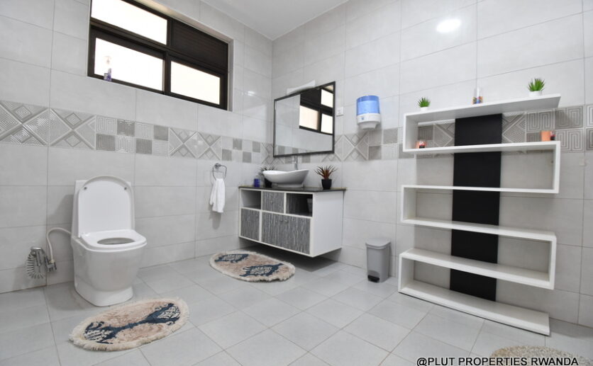big beautiful house for rent in Kibagabaga plut properties (12)