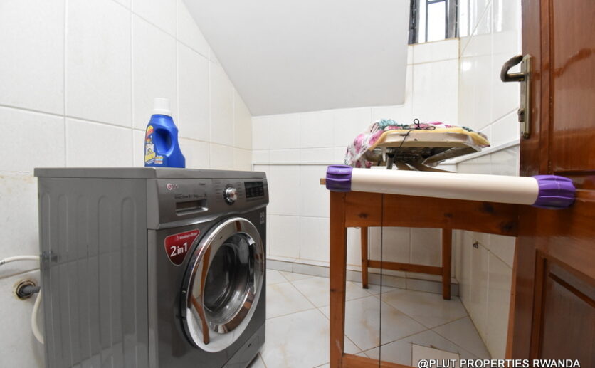 big beautiful house for rent in Kibagabaga plut properties (14)