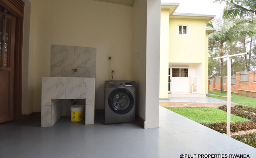 furnished 2 storey house for rent in Kibagabaga plut properties (10)