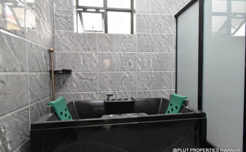 Beautiful house in Kibagabaga plut properties (10)