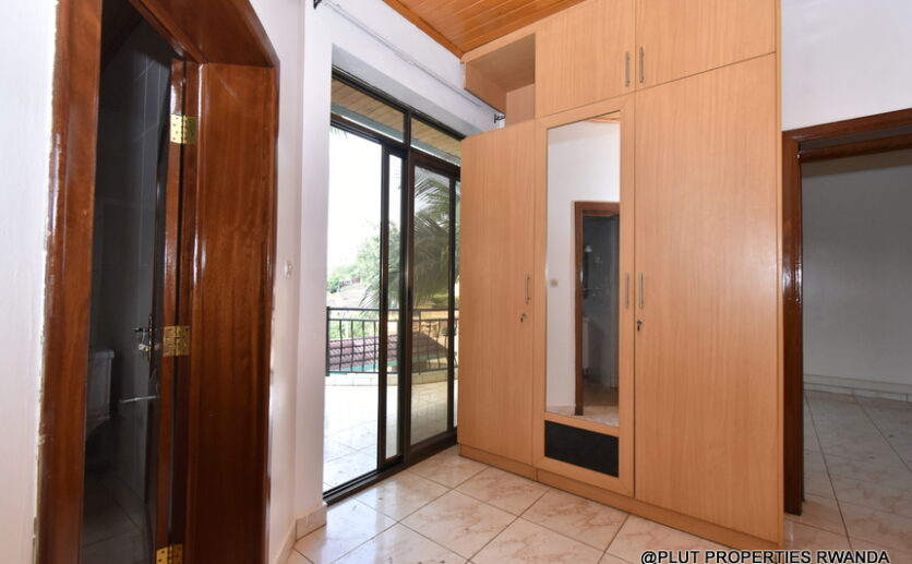 Big house for rent in Nyarutarama Kigali plut properties (1)