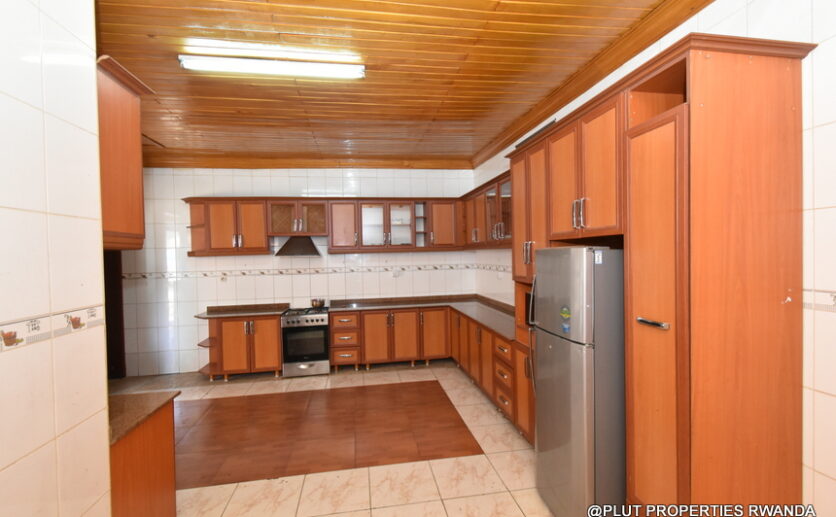 Big house for rent in Nyarutarama Kigali plut properties (16)