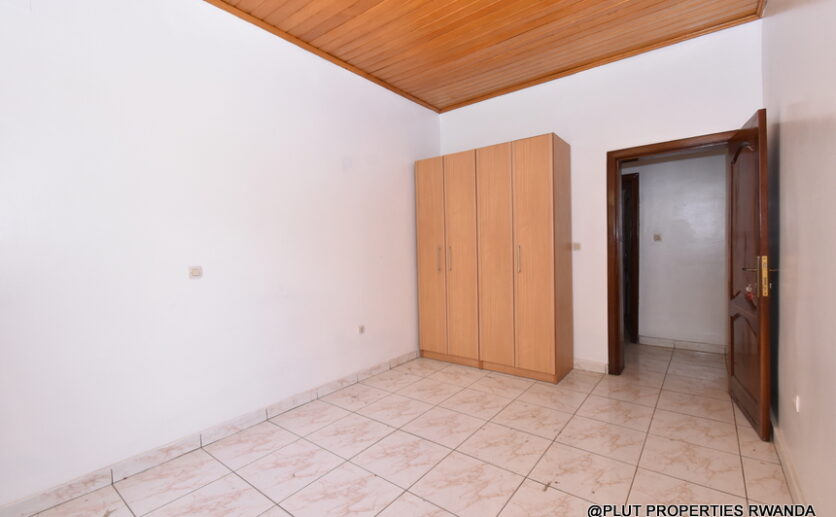 Big house for rent in Nyarutarama Kigali plut properties (19)