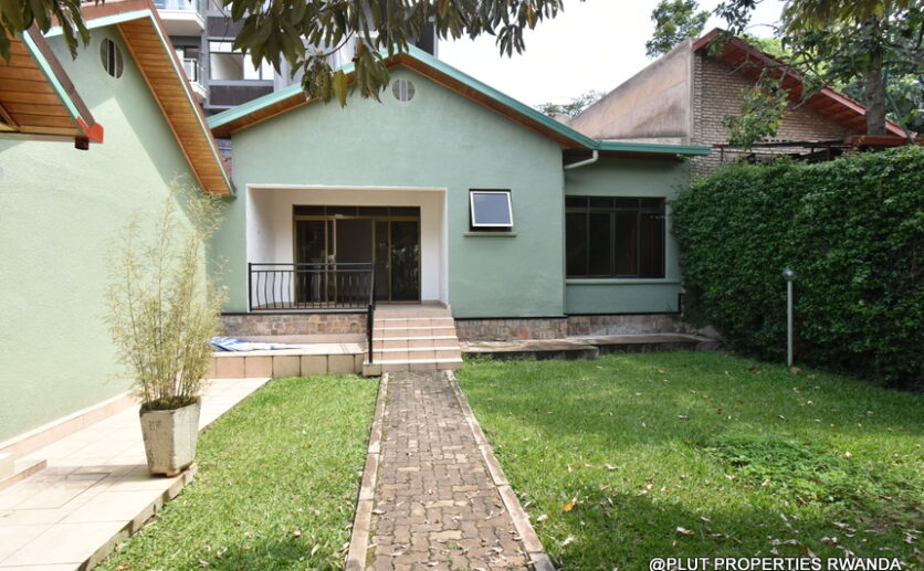 Big house for rent in Nyarutarama Kigali plut properties (7)