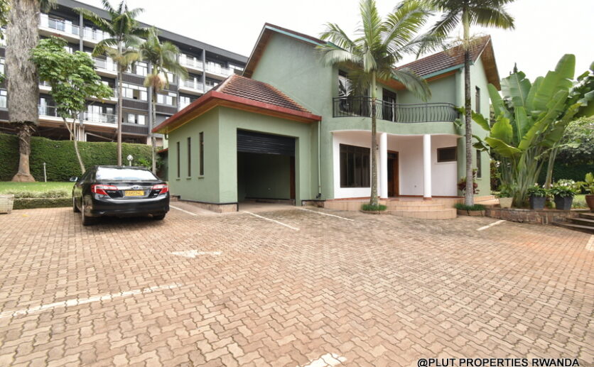 Big house for rent in Nyarutarama Kigali plut properties (8)