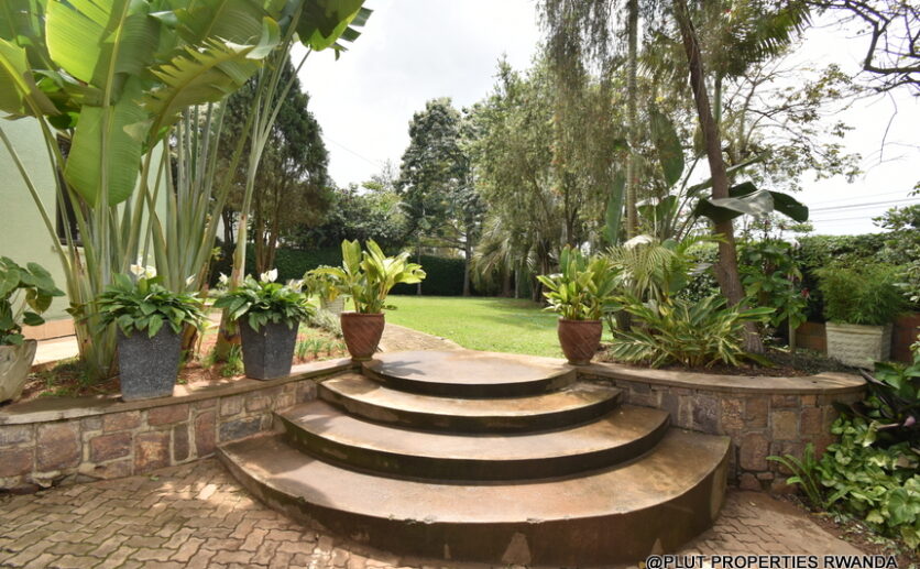 Big house for rent in Nyarutarama Kigali plut properties (9)