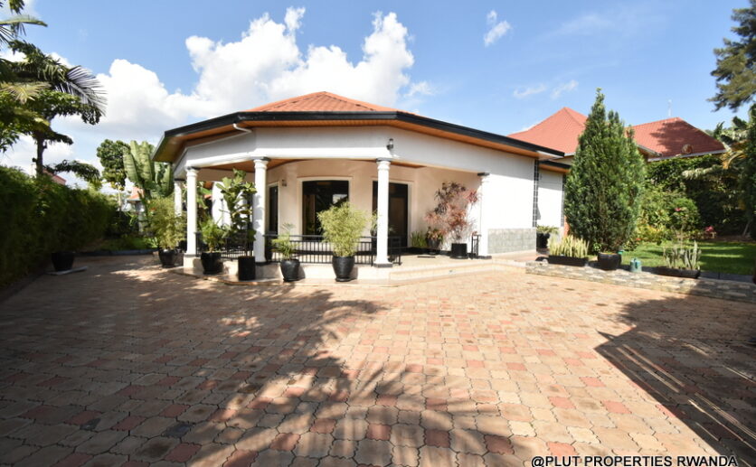 Beautiful furnished house for rent in Rebero plut properties (11)