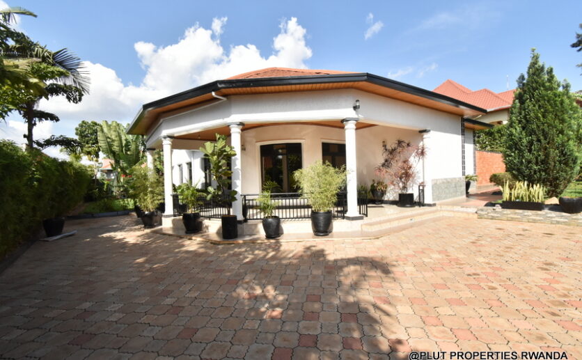 Beautiful furnished house for rent in Rebero plut properties (12)