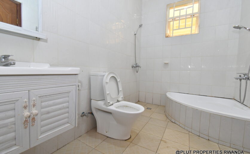 House for rent in Kicukiro plut properties (5)