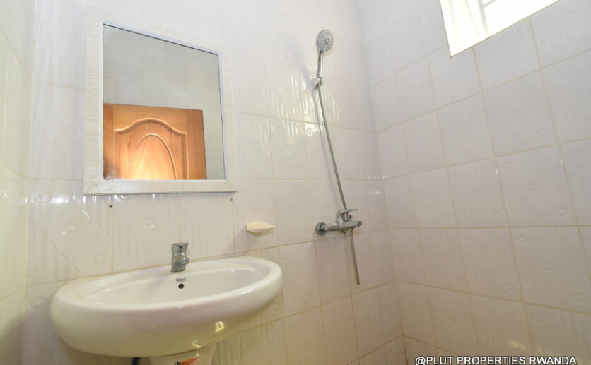 House for rent in Kicukiro plut properties (6)