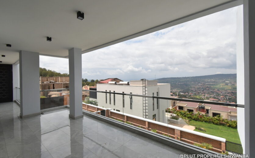 Villa house for rent in Rebero plut properties (1)