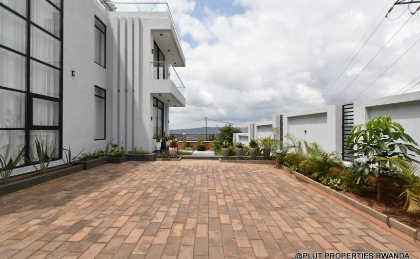 Villa house for rent in Rebero plut properties (10)