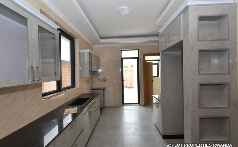 4 big bedroom house for sale in Kibagabaga plut properties (3)