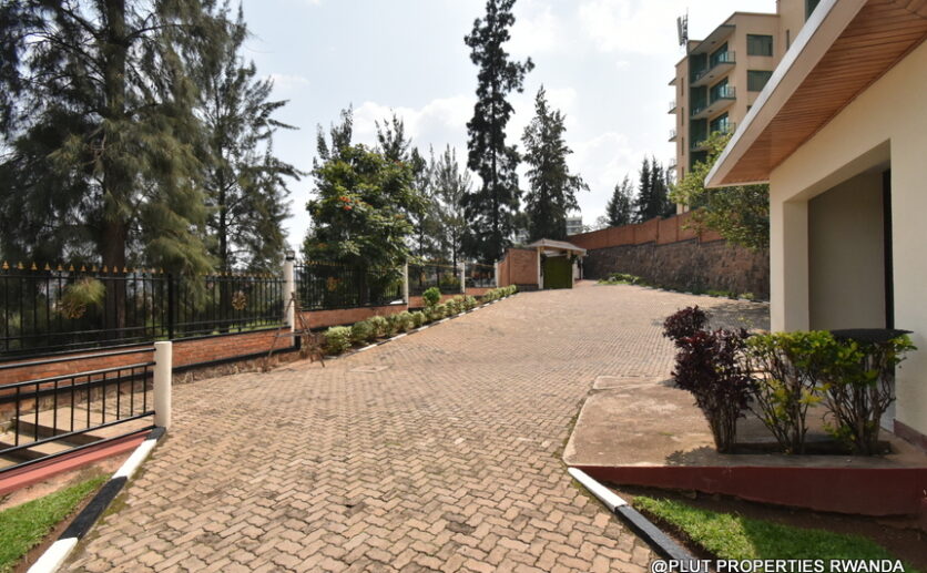 Big house for rent in Kibagabaga plut properties (10)