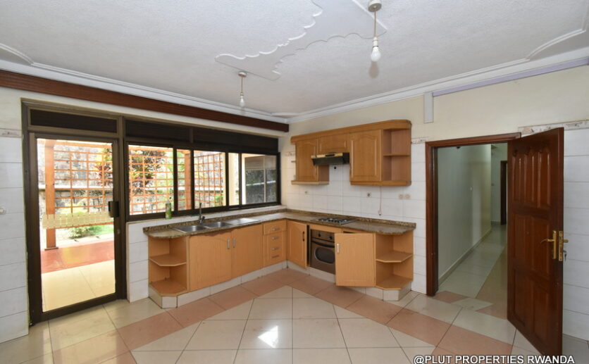 Big house for rent in Kibagabaga plut properties (2)