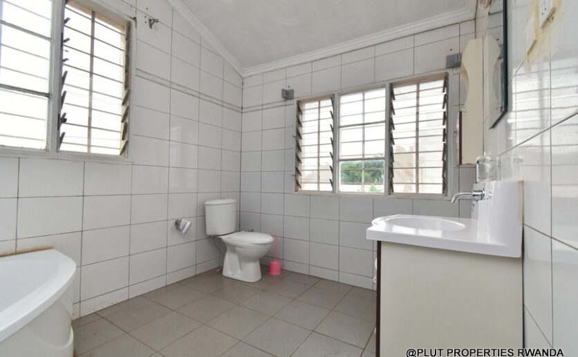 8 big bedrooms for sale in Kimihurura plut properties (10)