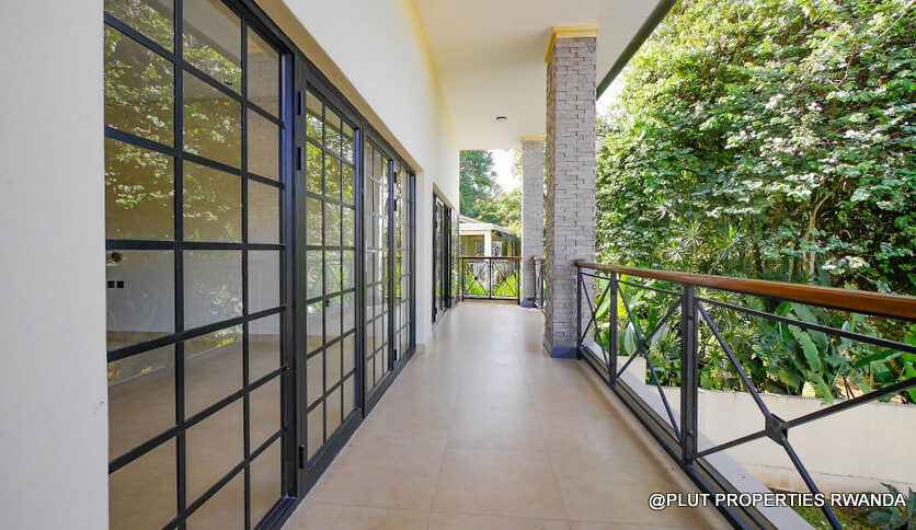 Beautiful 4 bedroom house in Kiyovu plut properties (9)