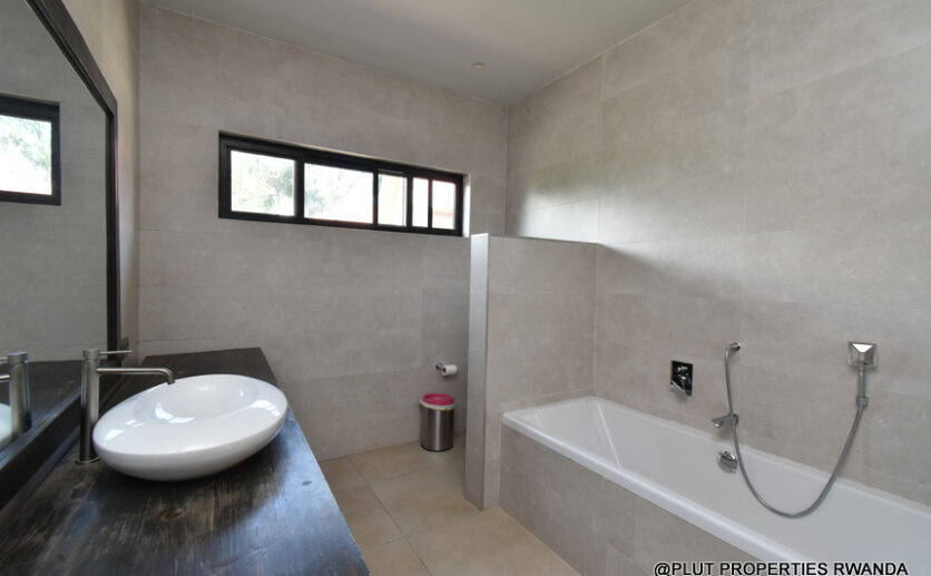 Beautiful house for rent in Nyarutarama plut properties (14)