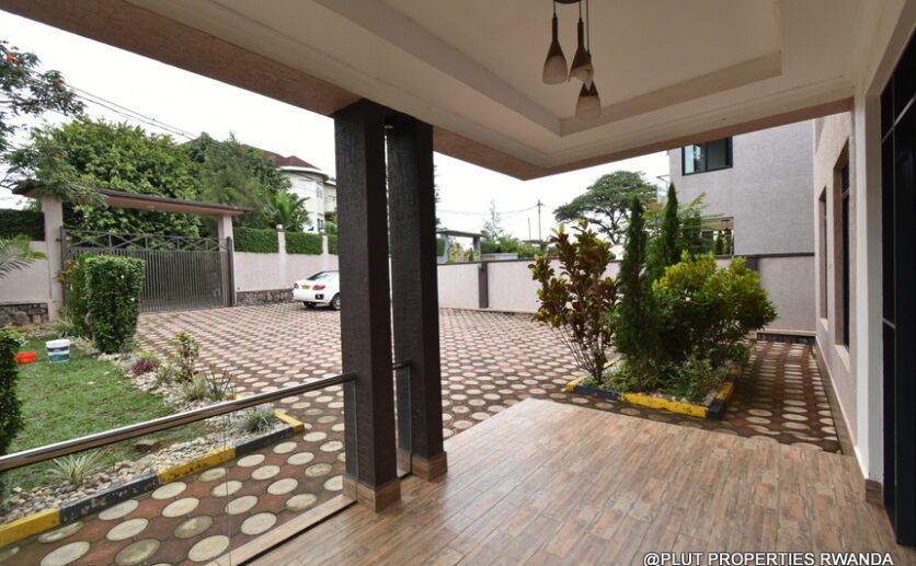 Big nyarutarama house for rent (1)