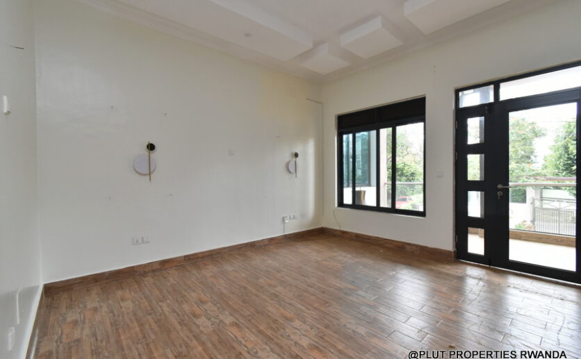 Big nyarutarama house for rent (10)