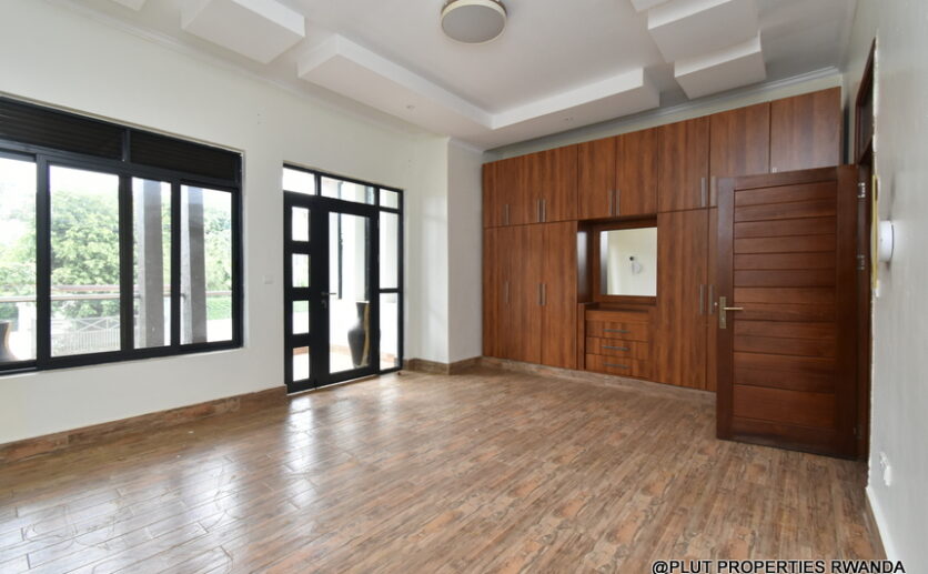 Big nyarutarama house for rent (11)