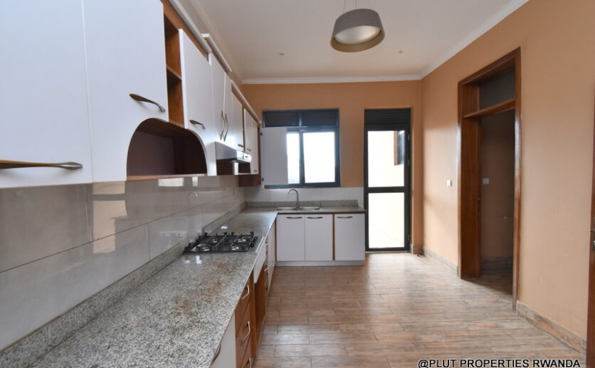 Big nyarutarama house for rent (6)