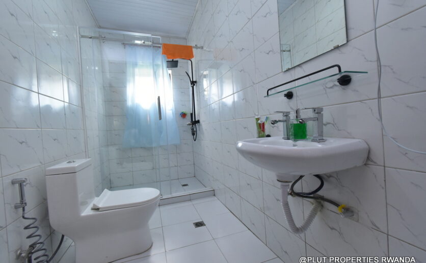 Fully furnished house for rent in Nyarutarama plut properties (14)
