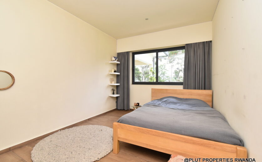 House with pool for sale in Kiyovu plut properties (1)