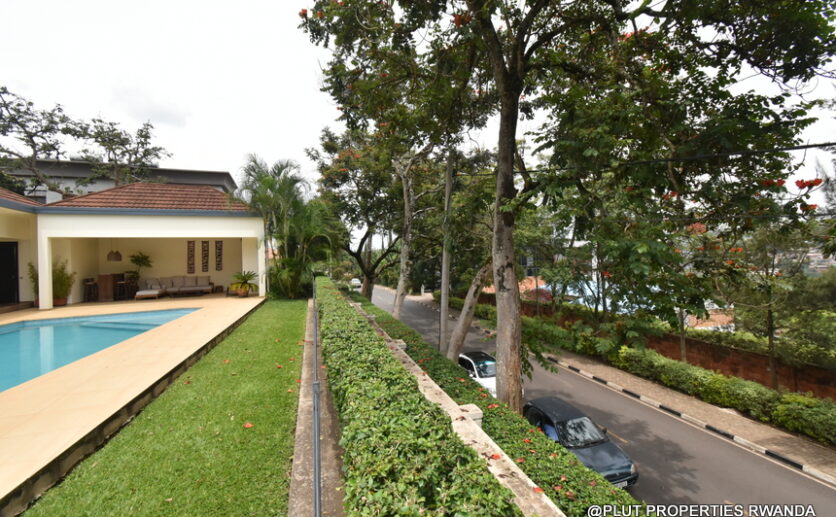 House with pool for sale in Kiyovu plut properties (13)