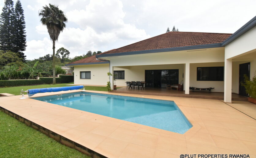 House with pool for sale in Kiyovu plut properties (14)
