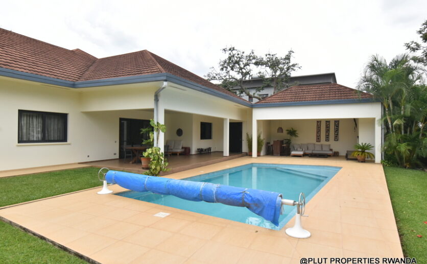 House with pool for sale in Kiyovu plut properties (17)