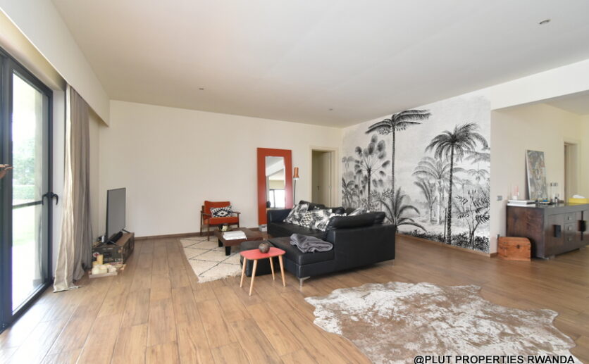 House with pool for sale in Kiyovu plut properties (22)