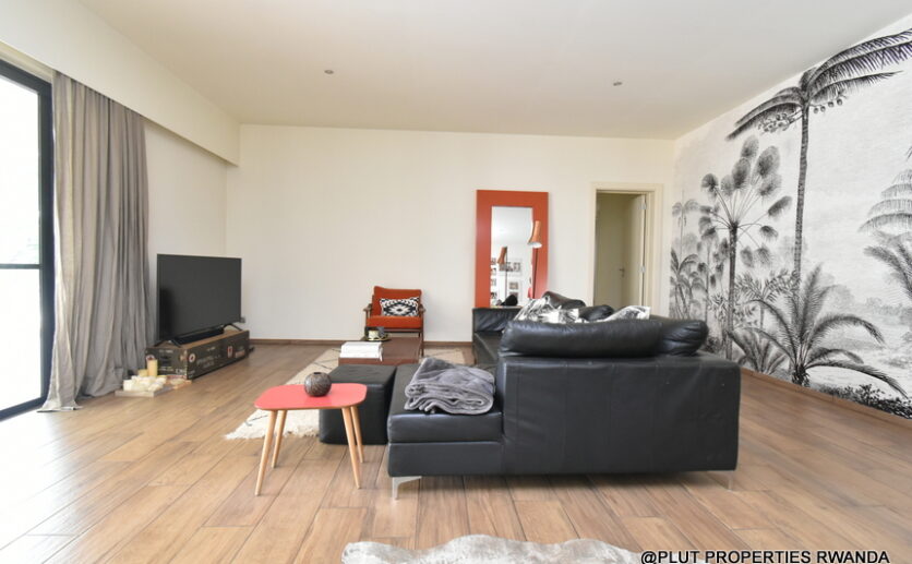 House with pool for sale in Kiyovu plut properties (24)