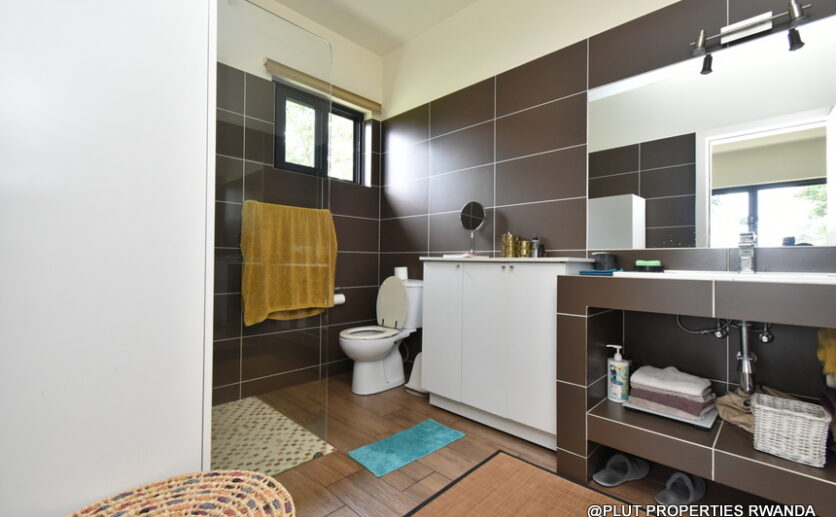 House with pool for sale in Kiyovu plut properties (4)