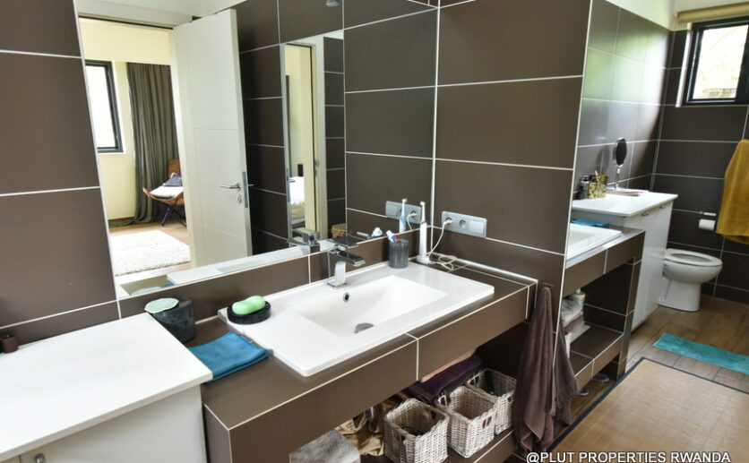 House with pool for sale in Kiyovu plut properties (6)